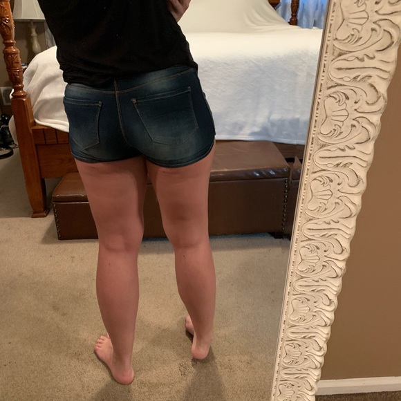 Stretchy waist band shorts - Picture 3 of 9